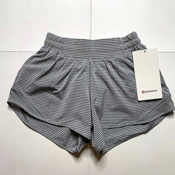 Lululemon Hotty Hot Short ll NWT size 2 Long - Picture 1 of 5